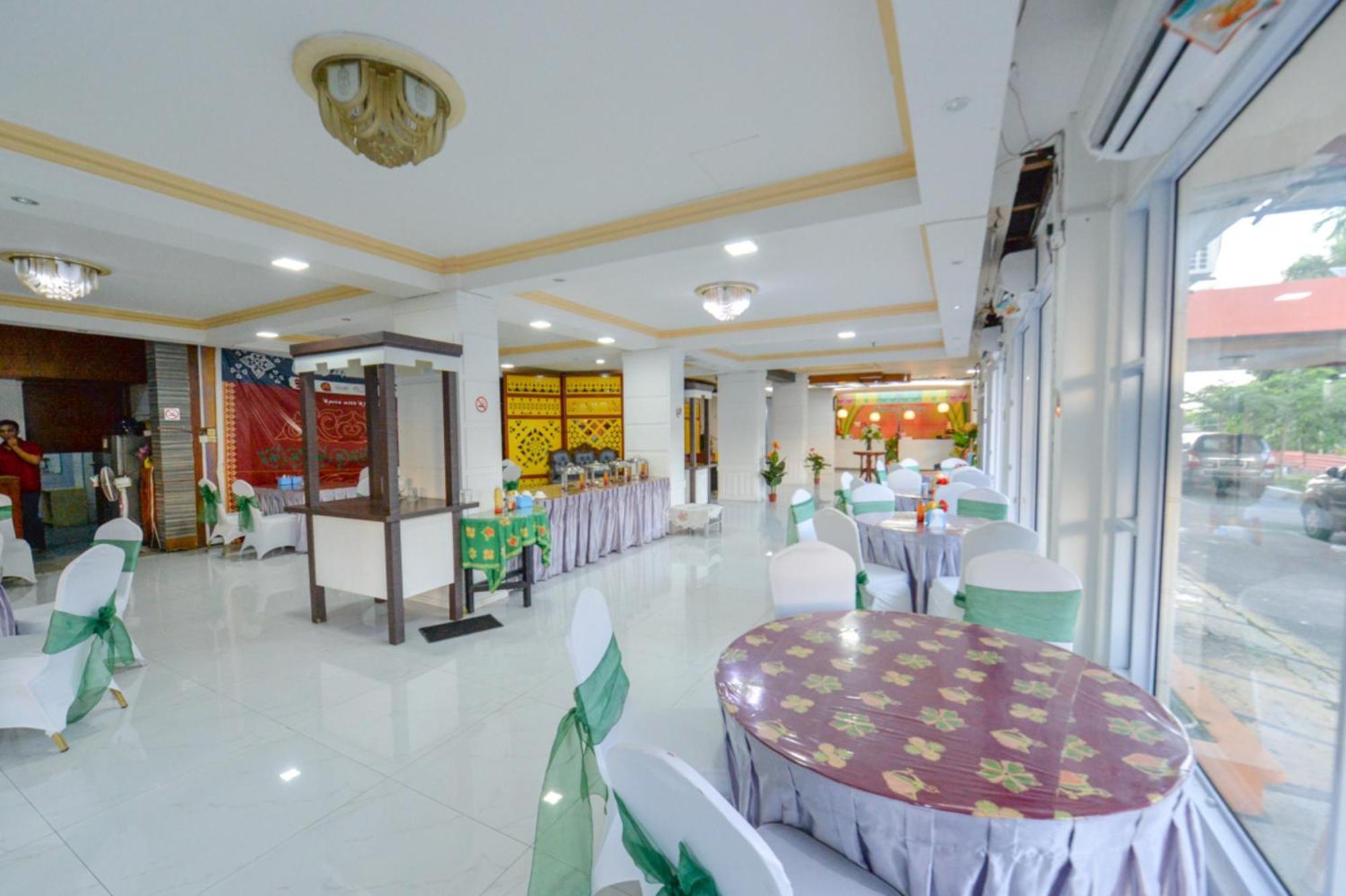 Oyo 2487 Sampurna Jaya Hotel Танджунг-Пінанг Екстер'єр фото