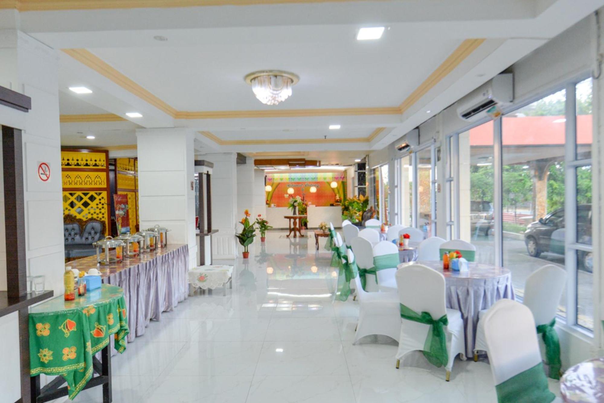 Oyo 2487 Sampurna Jaya Hotel Танджунг-Пінанг Екстер'єр фото