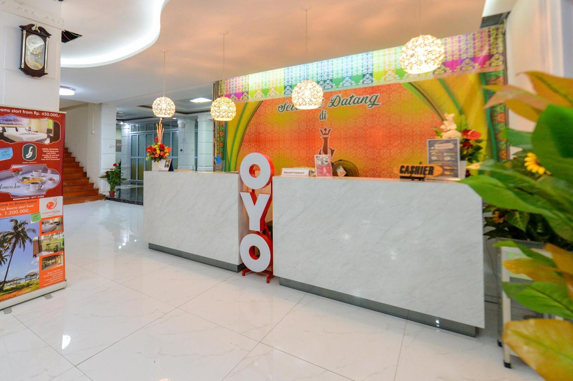 Oyo 2487 Sampurna Jaya Hotel Танджунг-Пінанг Екстер'єр фото