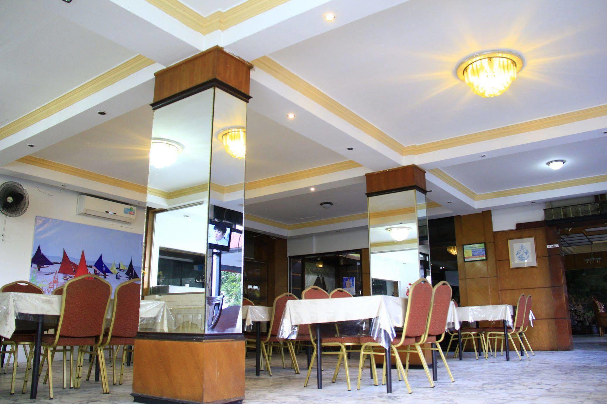 Oyo 2487 Sampurna Jaya Hotel Танджунг-Пінанг Екстер'єр фото